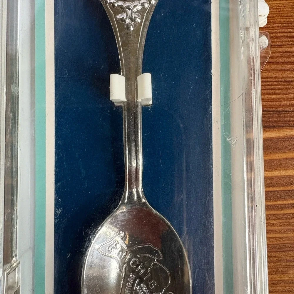Michigan Souvenir Spoon Deer Shield Collectible in Case USA